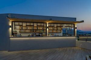 Georgioupolis Resort Aquapark & SPA Hotel Dachterrasse Bar bei Nacht