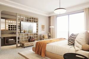 Innenansicht des Schlafzimmers im Cactus Village Hotel & Bungalows mit großem Bett, gemusterten Kissen und einem großen Fenster.