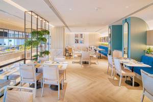 Innenansicht des Restaurants im Radisson Blu Hotel & Resort, Abu Dhabi Corniche.