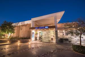 Reef Oasis Blue Bay Resort