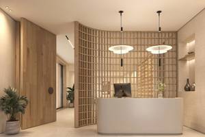 Innenansicht der Rezeption im Jaz Elite Amara Hotel mit weißem Tresen, Holzwand und Pflanzen.
