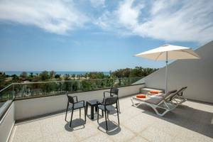 Dachterrasse des Megasaray Resort Side mit Blick auf das Meer