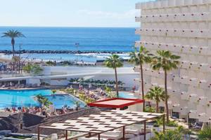 Alexandre Hotel Troya bietet einen Blick auf den Strand und den Pool.