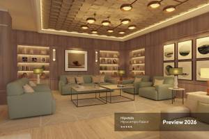 Innenbereich des Hipotels Hipocampo Palace mit Wohnzimmer, Sofas und Couchtischen.