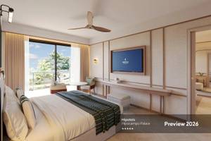 Zimmeransicht im Hipotels Hipocampo Palace mit Blick auf das Meer und moderner Inneneinrichtung.