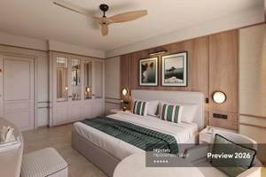 Vorschau 2026 des Hipotels Hipocampo Palace Schlafzimmers mit Bett, Nachttischen, Deckenventilator und dekorativen Bildern.