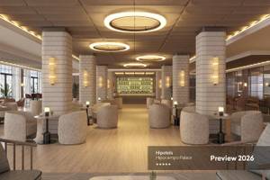 Innenbereich des Hipotels Hipocampo Palace mit runden Leuchten und weichen Stühlen.