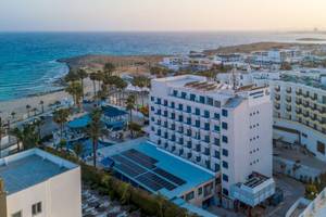 Luftaufnahme des Anonymous Beach Hotels mit Blick auf das Meer und die Anlage.