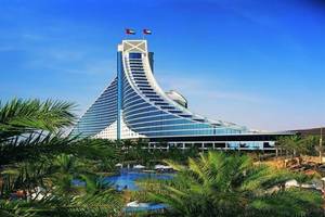 Jumeirah Beach Hotel in Dubai