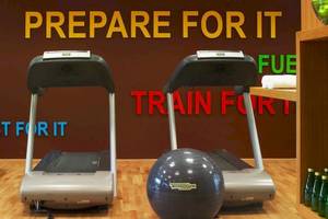 Fitnessraum im Sheraton Rhodes Resort mit zwei Laufbändern und Trainingsball.