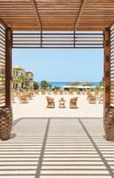 Terrasse des Grecotel Meli Palace Hotels mit Blick auf das Meer