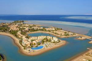 Luftaufnahme des Mövenpick Resort & Spa El Gouna mit Pool und Meer