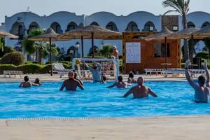 Wasserball im Schwimmbad von Gorgonia Beach Resort