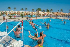 Schwimmbad-Volleyball im Sunrise Royal Makadi Resort.