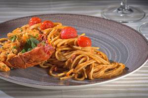 Spaghetti mit Hummer in einer Platte im Atrium Palace Thalasso Spa Resort & Villas