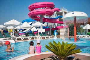 Wasserrutsche im Freibad des Club Nena Hotels