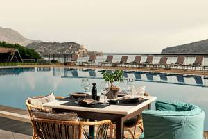 Domes of Elounda, Autograph Collection in Elounda, Esstisch, Pool