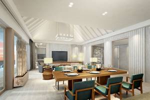Inneneinrichtung des Esszimmers im LUX South Ari Atoll Hotel mit Holztisch und Stühlen.