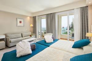 Doppelbett Zimmer mit Meerblick im Hipotels Said Hotel mit Blick auf den Ozean.