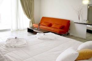 Antinea Suites & Spa in Santorin