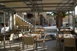 Antinea Suites & Spa in Santorin