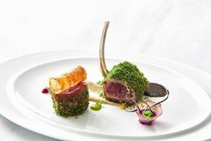 Foto von einem gegrillten Steak-Teller im Grecotel La Riviera & Aqua Park Hotel.
