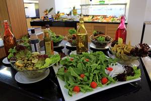 Buffet-Salatauswahl im LABRANDA Kiotari Miraluna Resort.