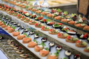 Buffet mit verschiedenen Vorspeisen im LABRANDA Kiotari Miraluna Resort.