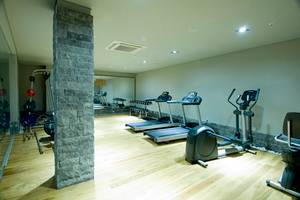 Fitnesscenter im Casa De Maris Spa & Resort mit verschiedenen Trainingsgeräten.