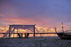 Royal Island Resort & Spa in Malediven, romantischer Sonnenuntergang