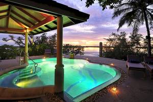 Royal Island Resort & Spa in Malediven, Bungalow mit Pool