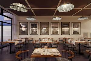 Restaurantbereich des H10 Atlantic Sunset Hotels mit Tisch, Stühlen und Hängelampen.