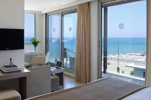 Hotelzimmer mit Meerblick auf Kritis Strand im Hotel Kriti Beach