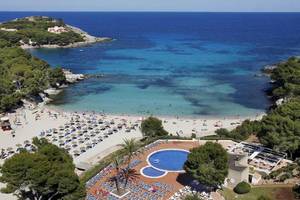 Aussenansicht des Roc Barlovento Hotels mit Blick auf den Strand und das Meer
