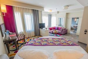Xanadu Island Resort, Romance Suite