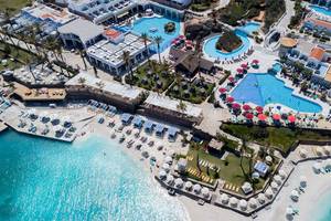 Radisson Blu Beach Resort in Kreta, Aussenansicht des Hotels Strand