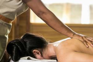 Massage im Fihalhohi Island Resort
