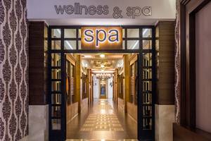 Eingang zum Wellness- und Spa-Bereich der Villa Side Residence mit 'spa' Schild.