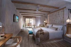 Doppelzimmer im Hotel Cactus Mare mit zwei Betten, Wohnzimmerbereich und Fernseher.