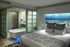 Hotelzimmer im Paradisus Playa del Carmen mit Unterwasseransicht und Badewanne