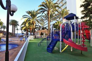 Kinderspielplatz am Strand vor dem Ibiza Twins Hotel