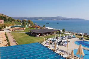 Kiani Beach Resort in Kreta, Pool Garten