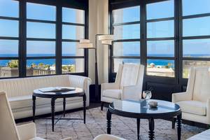 Wohnzimmer des H10 Rubicon Palace mit Blick auf das Meer.