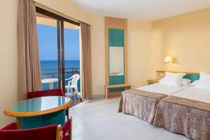 Doppelzimmer im Sol Tenerife Hotel mit Blick auf das Meer von der Terrasse aus