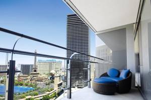 Blick vom Balkon des Cosmopolitan of Las Vegas auf die Stadt