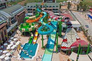 Luftaufnahme des Wasserparks im Crystal Waterworld Aqua Collection Hotel.