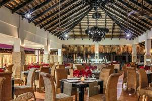 Innenansicht des Restaurants im Hotel Marien Puerto Plata mit gedeckten Tischen und Stühlen.