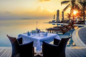 Kuredu Island Resort & Spa, romantisches Abendessen, Sonnenuntergang