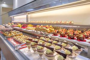 Buffet mit einer Vielzahl von Desserts im Star Beach Village & Water Park