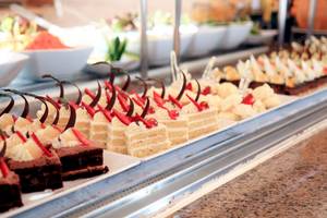 Eine Auswahl an Nachspeisen im LABRANDA Club Makadi Hotel-Buffet.